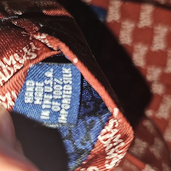 Vineyard Vines Custom Collection Samuel Adams 100% Silk Tie - Picture 7 of 8